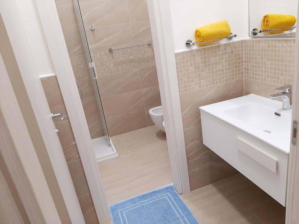 Trieste Center Rooms & Apartments - Fiori Di ตรีเอสเต ภายนอก รูปภาพ