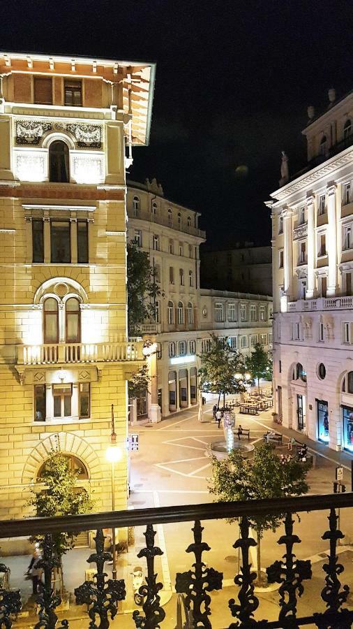 Trieste Center Rooms & Apartments - Fiori Di ตรีเอสเต ภายนอก รูปภาพ